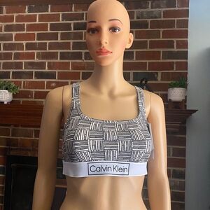 Calvin Klein Women's Reimagined Heritage Unlined Bralette Comfort  Size M Sports